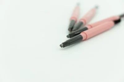 Lapiz para cejas con cepillo BG