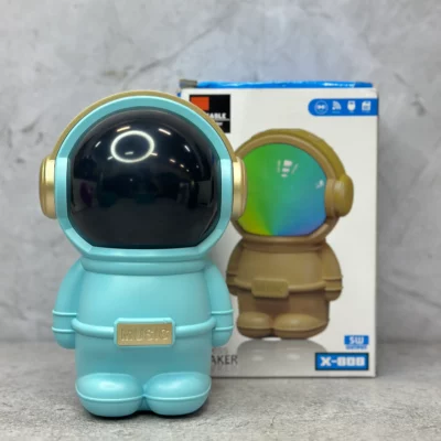 Parlante astronauta pequeño X-808