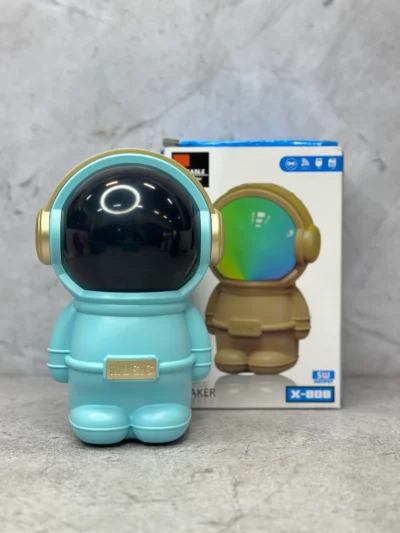 Parlante astronauta pequeño X-808