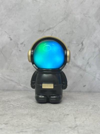 Parlante astronauta pequeño X-808 - Image 4