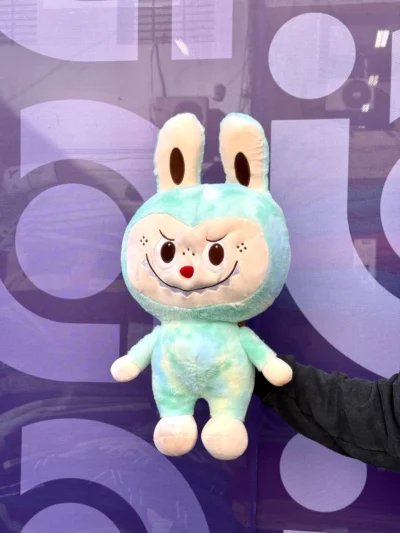 Peluche labubu con manta - Image 9