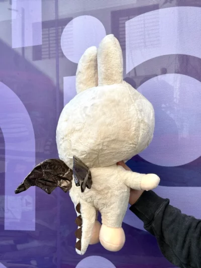 Peluche labubu con manta - Image 6