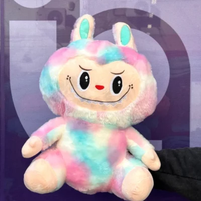 Peluche labubu con manta