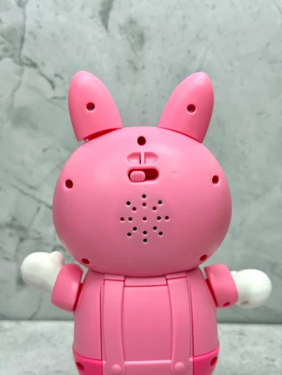 Robot labubu que baila - Image 6