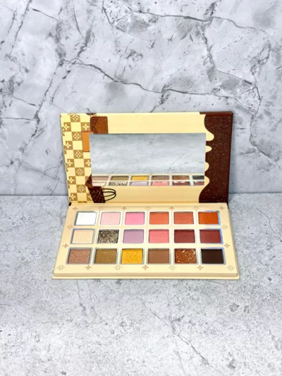 Paleta de sombras stitch / labubu / capibara - Image 2