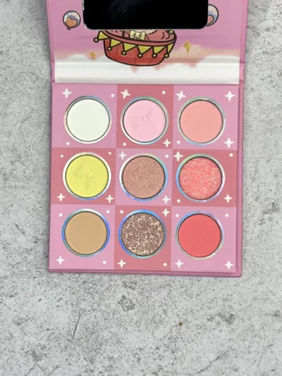 Paleta de sombras pequeña Labubu x9 - Image 2
