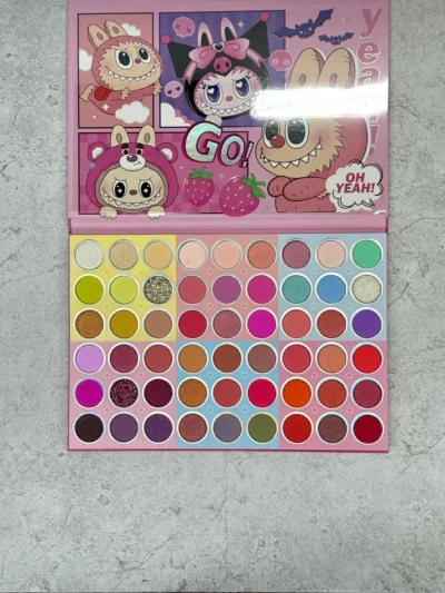 Paleta de sombras grande Labubu x64 - Image 3