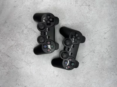 Proyector ULTRA HD + 2 joystick y juegos - Image 7