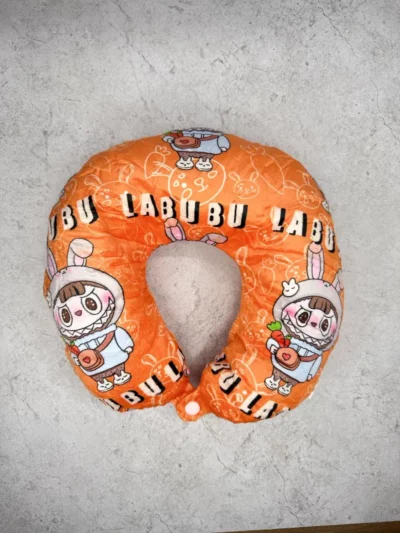 Cuello viajero capibara y labubu - Image 7